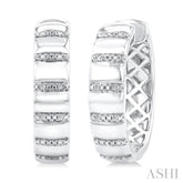 1/10 Ctw Ribbed Round Cut Diamond Pirouette Bold Fashion Hoop Earring in Sterling Silver
