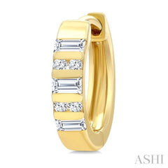 1/4 Ctw Ribbed Baguette and Round Cut Diamond Huggie Petite Earrings in 10K Yellow Gold