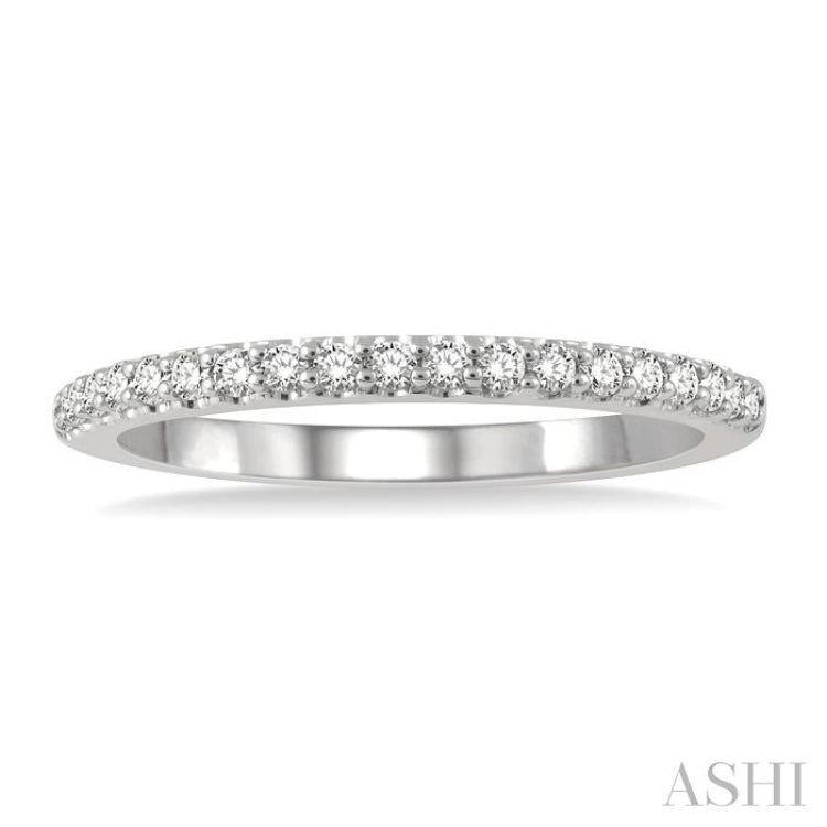 1/4 Ctw Round Cut Diamond Wedding Band in 14K White Gold