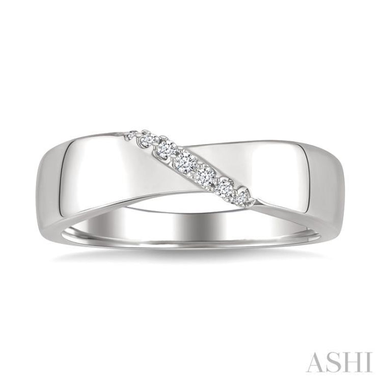 1/20 Ctw Round Cut Diamond Fashion Ring in Sterling Silver
