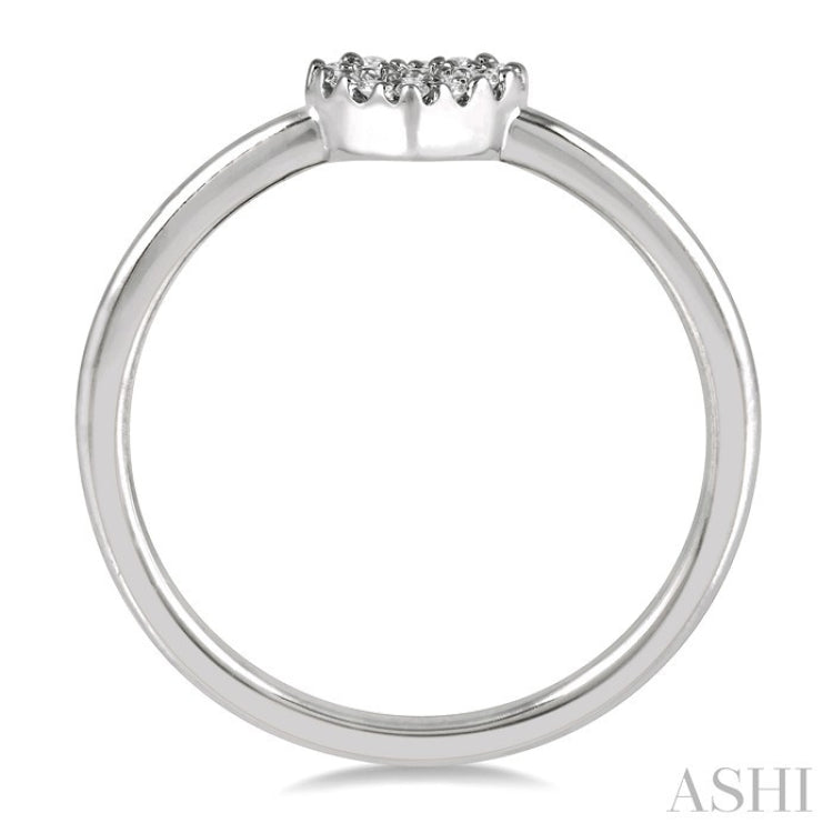 1/10 Ctw Heart Charm Round Cut Diamond Petite Fashion Ring in 14K White Gold