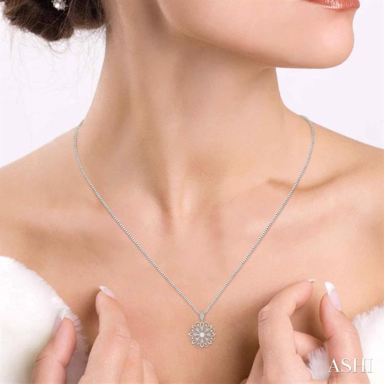 1/3 Ctw Floral Lattice Lovebright Round Cut Diamond Pendant With Chain in 14K White Gold