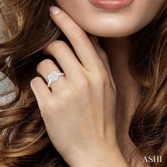 1 Ctw Round Cut Diamond Heart Shape Lovebright Ring in 14K White Gold