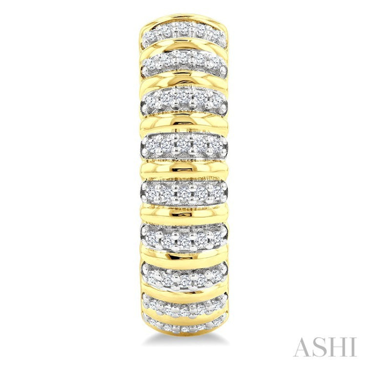 1/4 Ctw Ribbed Round Cut Diamond Pirouette Half Hoop Earring in 14K Yellow Gold