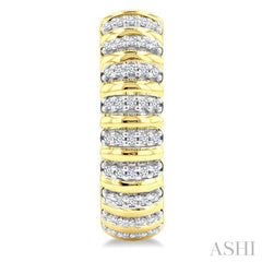 1/4 Ctw Ribbed Round Cut Diamond Pirouette Half Hoop Earring in 14K Yellow Gold