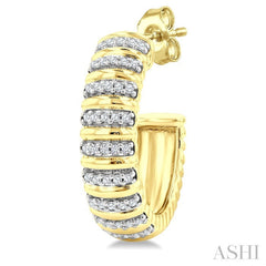 1/4 Ctw Ribbed Round Cut Diamond Pirouette Half Hoop Earring in 14K Yellow Gold