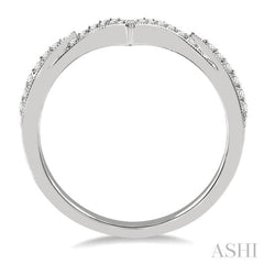 1/6 Ctw V-Shape Center Round Cut Diamond Wedding Band in 14K White Gold