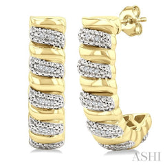 1/10 Ctw Bold Ribbed Swirl Round Cut Diamond Pirouette Fashion Half Hoop Earring in Yellow Gold Vermeil