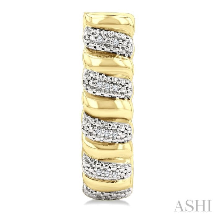 1/10 Ctw Bold Ribbed Swirl Round Cut Diamond Pirouette Fashion Half Hoop Earring in Yellow Gold Vermeil