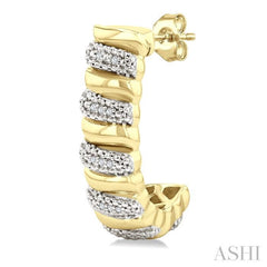 1/10 Ctw Bold Ribbed Swirl Round Cut Diamond Pirouette Fashion Half Hoop Earring in Yellow Gold Vermeil