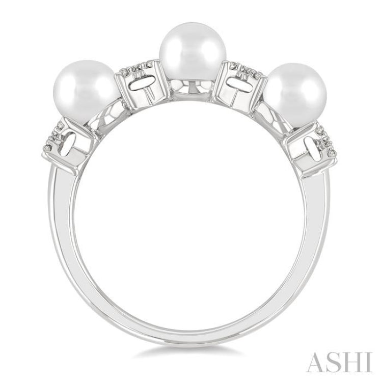 1/10 Ctw 5MM White Pearl and Floral Round Cut Diamond Fashion Band in 14K White Gold