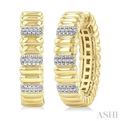 1/10 Ctw Bold Ribbed Round Cut Diamond Pirouette Fashion Hoop Earring in Yellow Gold Vermeil