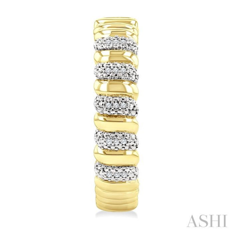 1/10 Ctw Bold Ribbed Swirl Round Cut Diamond Pirouette Fashion Hoop Earring in Yellow Gold Vermeil