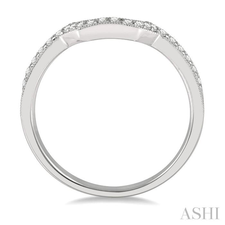 1/5 Ctw Trough Shape Center Round Cut Diamond Wedding Band in 14K White Gold