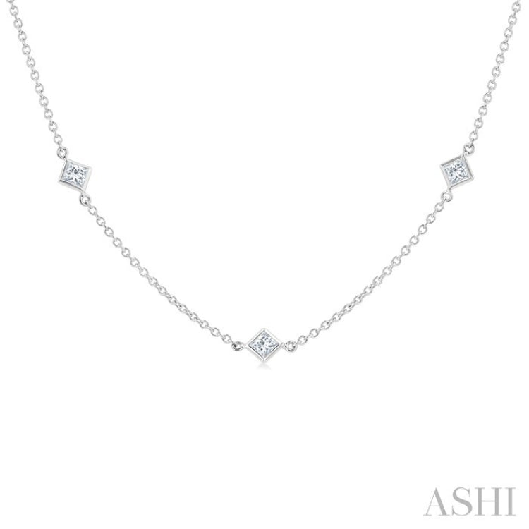 1/2 Ctw Princess Cut Diamond Fashion Station Necklace in 14K White Gold