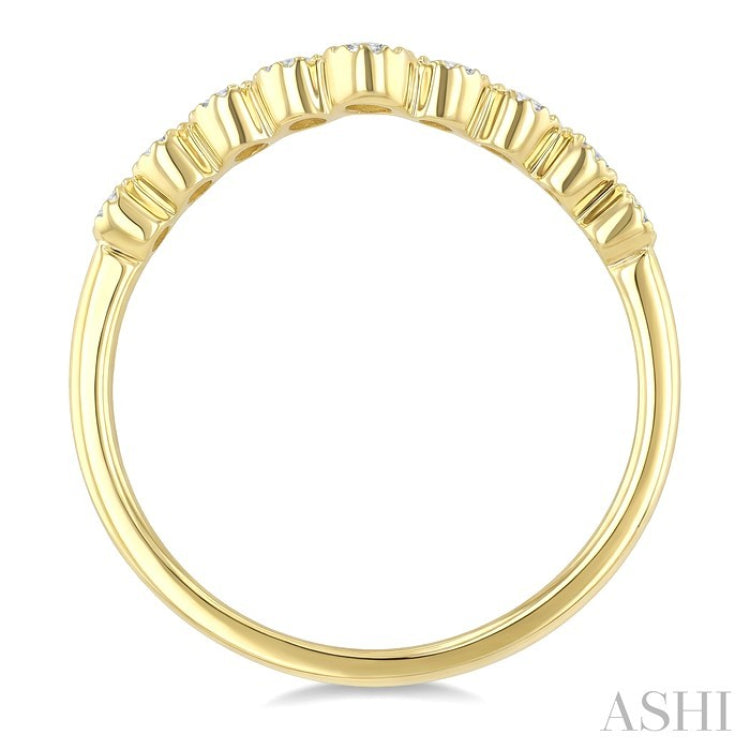 1/5 Ctw Chevron Bezel Set Round Cut Diamond Fashion Band in 10K Yellow Gold