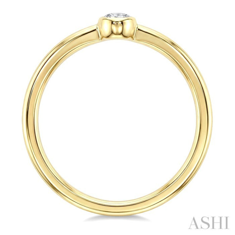 1/5 Ctw Bezel Set Oval Cut Diamond Fashion Ring in 14K Yellow Gold