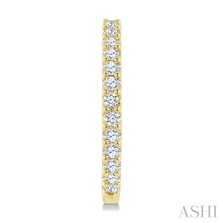 3/4 Ctw Round Cut Diamond Hoop Earrings in 14K Yellow Gold