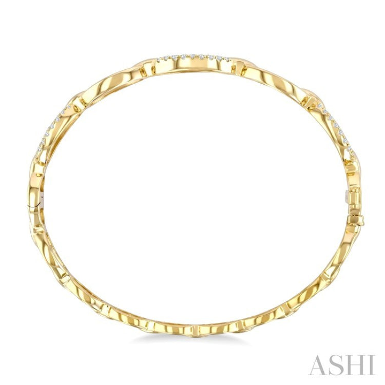 1/2 Ctw Round Cut Diamond Open Window Oval Link Bangle in 14K Yellow Gold