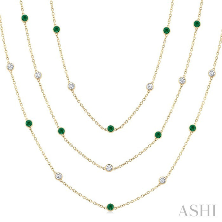 2.90 MM Round Shape Emerald and 2 1/2 Ctw Round Cut Diamond Precious Necklace in 14K Yellow Gold