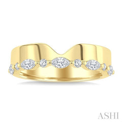 1/2 Ctw Bold V-Shaped Center Marquise and Round Cut Diamond Fashion Band in 14K Yellow Gold