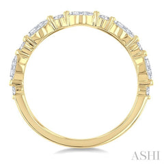 1/2 Ctw Bold V-Shaped Center Marquise and Round Cut Diamond Fashion Band in 14K Yellow Gold