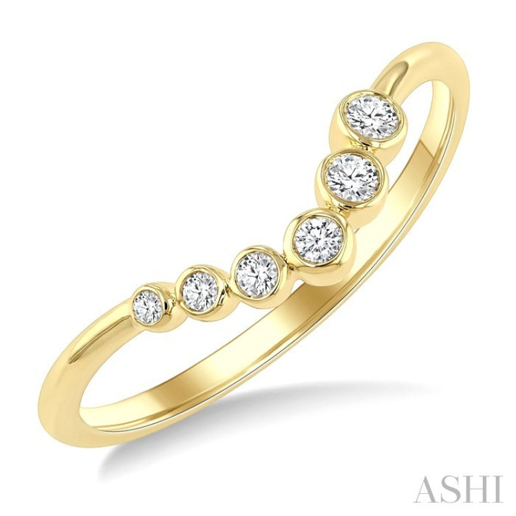 1/10 Ctw Graduated Wave Round Cut Diamond Fashion Ring in 10K Yellow Gold