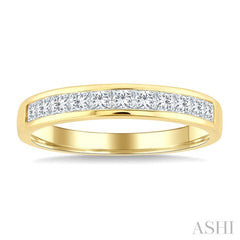1/2 Ctw 11-Stone Princess Cut Diamond Wedding Band in 14K Yellow Gold
