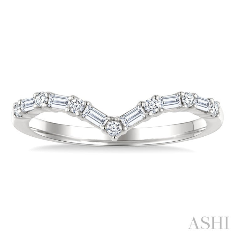 1/4 Ctw Baguette and Round Cut Diamond Chevron Fashion Ring in 14K White Gold