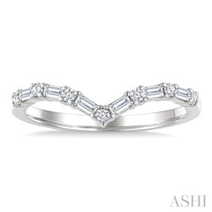 1/4 Ctw Baguette and Round Cut Diamond Chevron Fashion Ring in 14K White Gold