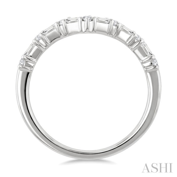 1/4 Ctw Baguette and Round Cut Diamond Chevron Fashion Ring in 14K White Gold