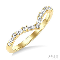 1/4 Ctw Chevron Baguette and Round Cut Diamond Fashion Ring in 14K Yellow Gold