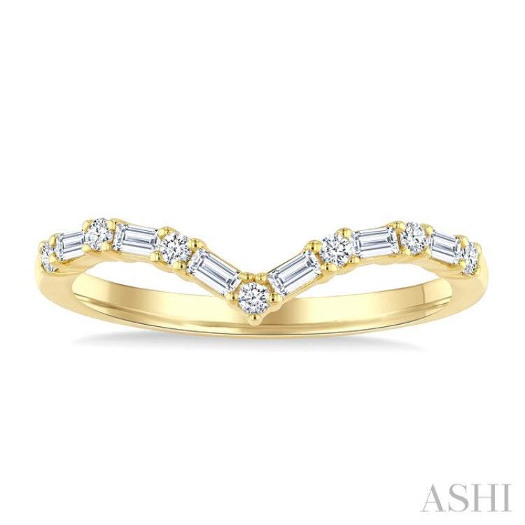 1/4 Ctw Chevron Baguette and Round Cut Diamond Fashion Ring in 14K Yellow Gold