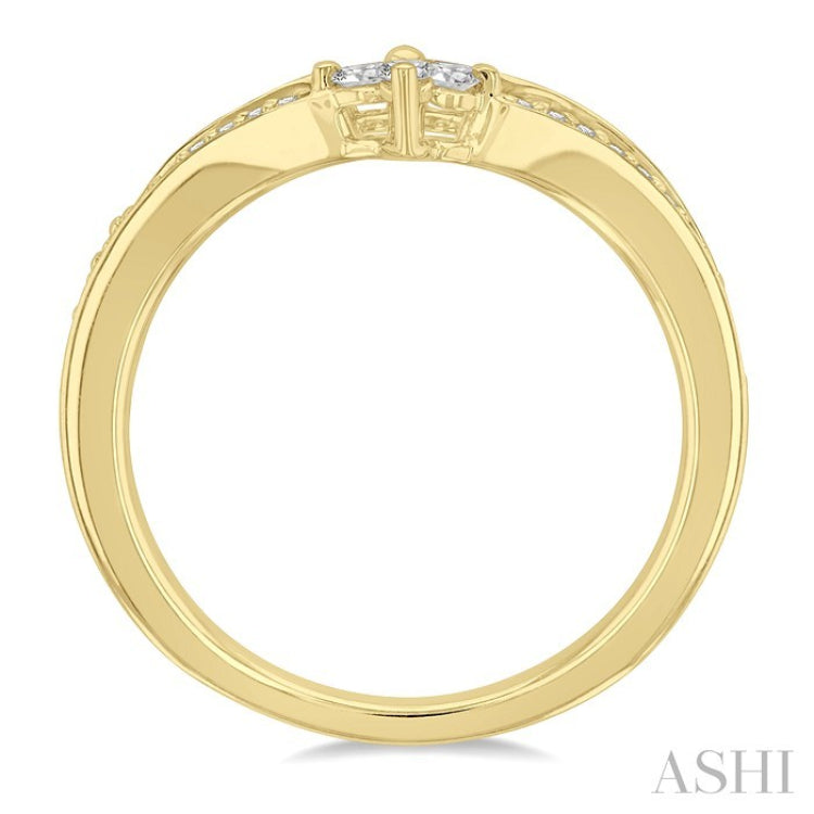 1/6 Ctw Chevron Round Cut Diamond Fashion Ring in 14K Yellow Gold