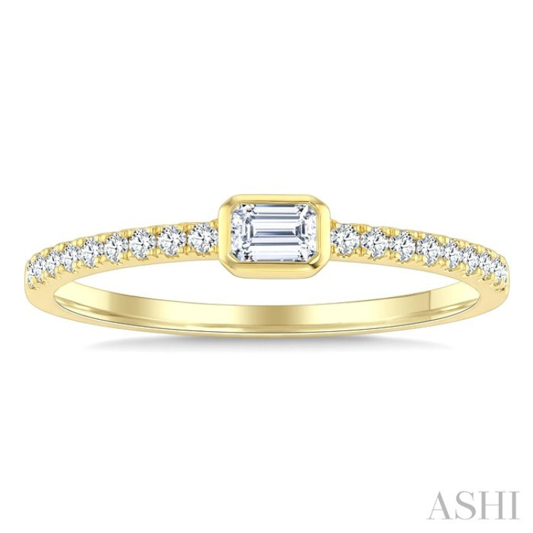 1/3 Ctw Bezel Set Emerald and Round Cut Diamond Luna Bezel Fashion Ring in 14K Yellow Gold