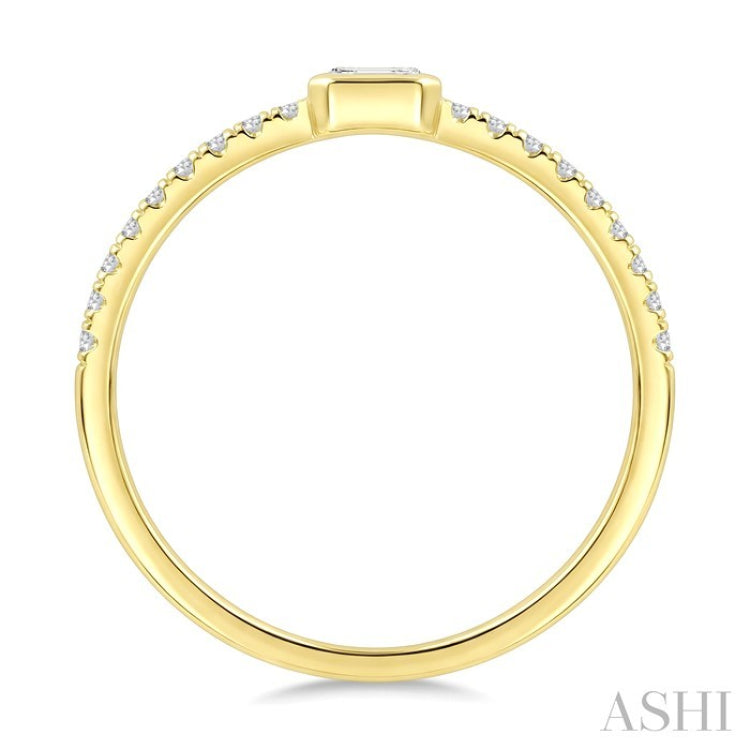 1/3 Ctw Bezel Set Emerald and Round Cut Diamond Luna Bezel Fashion Ring in 14K Yellow Gold