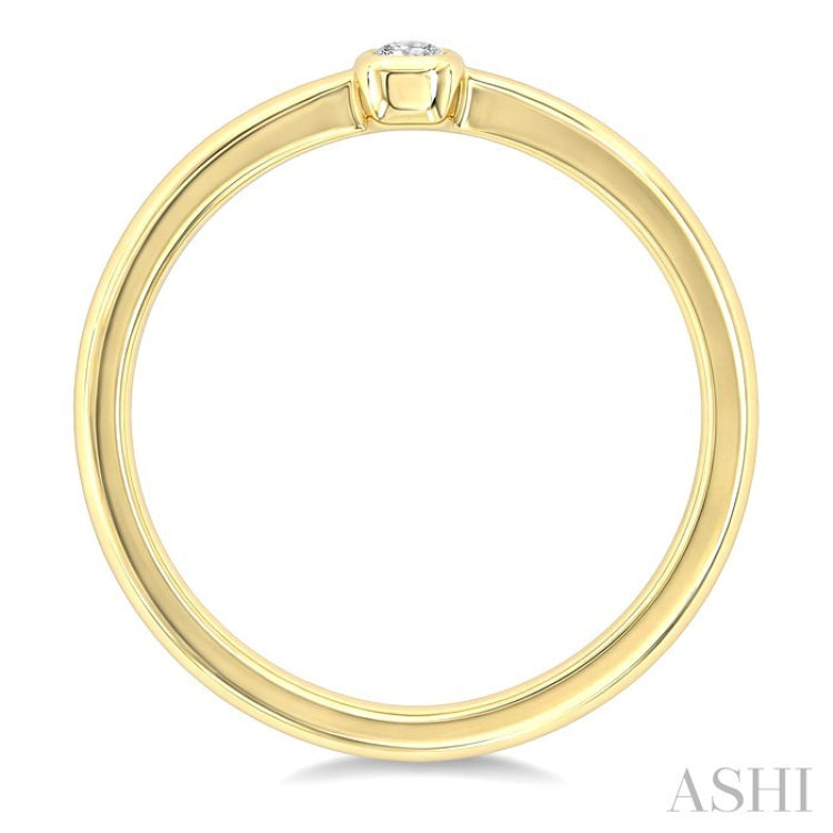 1/5 Ctw Bezel Set Emerald Cut Diamond Fashion Ring in 14K Yellow Gold