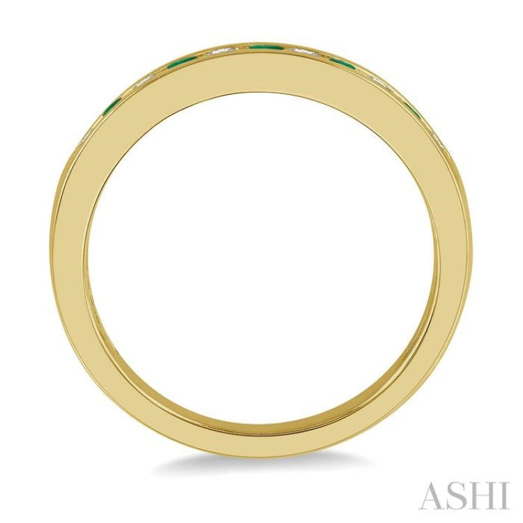 2 MM Emerald and 1/5 Ctw Round Cut Diamond Precious Wedding Band in 14K Yellow Gold