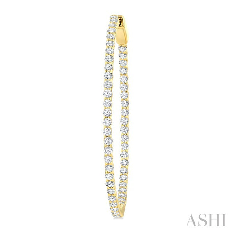 2 Ctw Inside-Out Round Cut Diamond 1/2-Inch Oval Hoop Earrings in 14K Yellow Gold