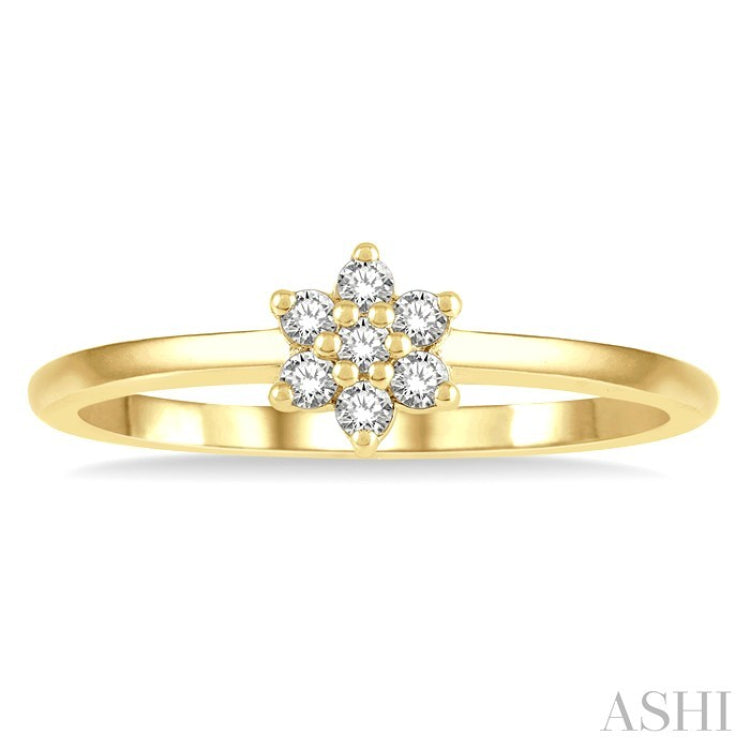 1/8 Ctw Floral Round Cut Diamond Petite Fashion Ring in 10K Yellow Gold