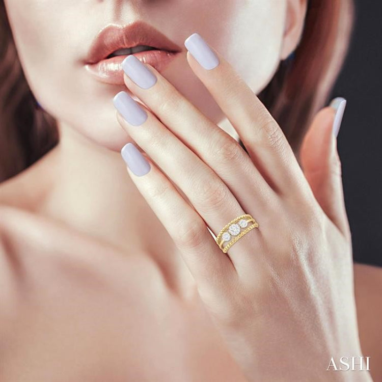 1/4 Ctw Past, Present & Future Lovebright Round CutDiamond Fashion Ring in 14K Yellow and White Gold
