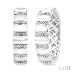 1/10 Ctw Ribbed Round Cut Diamond Pirouette Bold Fashion Hoop Earring in Sterling Silver