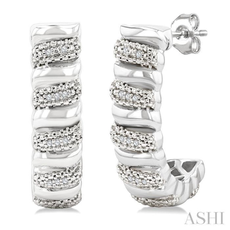 1/10 Ctw Bold Silver Ribbed Swirl Round Cut Diamond Pirouette Bold Half Hoop Earring in Sterling Silver