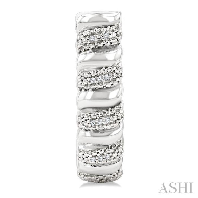 1/10 Ctw Bold Silver Ribbed Swirl Round Cut Diamond Pirouette Bold Half Hoop Earring in Sterling Silver