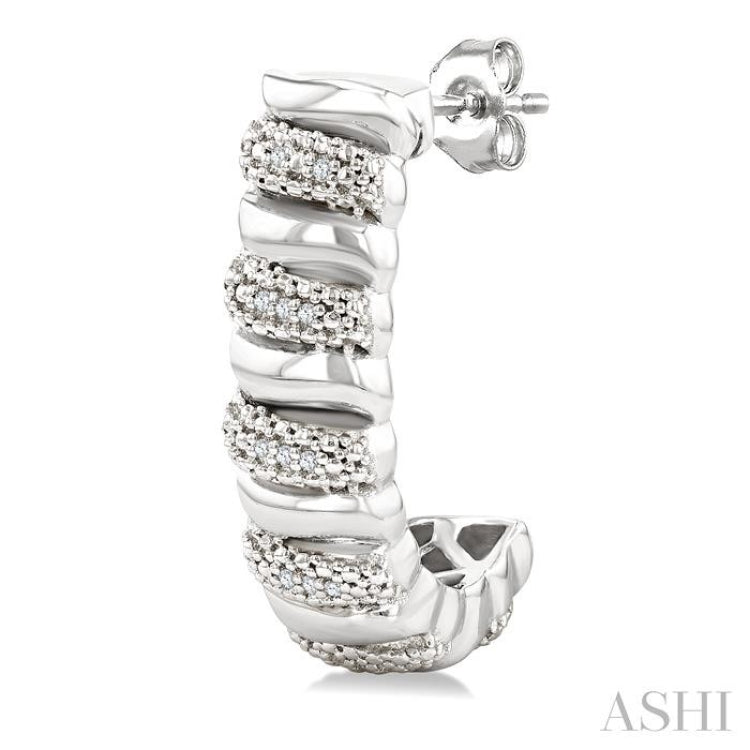1/10 Ctw Bold Silver Ribbed Swirl Round Cut Diamond Pirouette Bold Half Hoop Earring in Sterling Silver