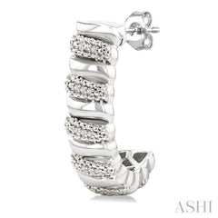 1/10 Ctw Bold Silver Ribbed Swirl Round Cut Diamond Pirouette Bold Half Hoop Earring in Sterling Silver