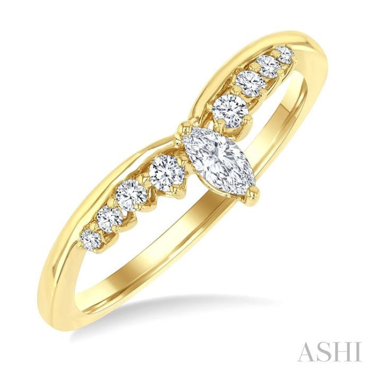 1/4 Ctw Marquise and Round Cut Diamond Chevron Ring in 14K Yellow Gold