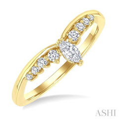 1/4 Ctw Marquise and Round Cut Diamond Chevron Ring in 14K Yellow Gold
