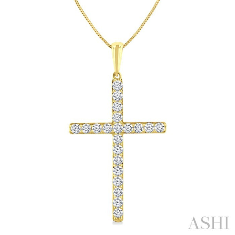 1/2 Ctw Round Cut Diamond Prong Set 1-Inch Plate Cross Pendant With Chain in 14K Yellow Gold