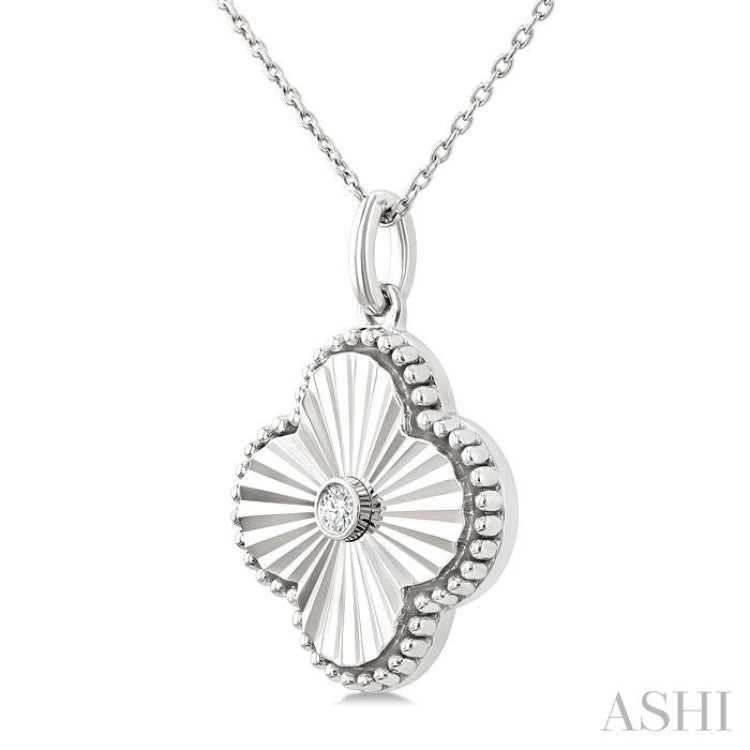 1/20 Ctw Clover Fluted Medallion Round Cut Diamond Pirouette Pendant With Chain in 10K White Gold
